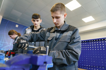 дмитрий Чернышенко: Усилия по развитию системы СПО приносят конкретные результаты – рост предложений на целевое обучение, популярность важных для техлидерства направлений - фото - 4