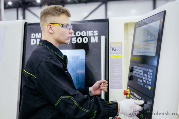 сергей Кравцов: Согласно кадровому прогнозу, 65% замещающей кадровой потребности рынка труда – это специалисты с СПО - фото - 1